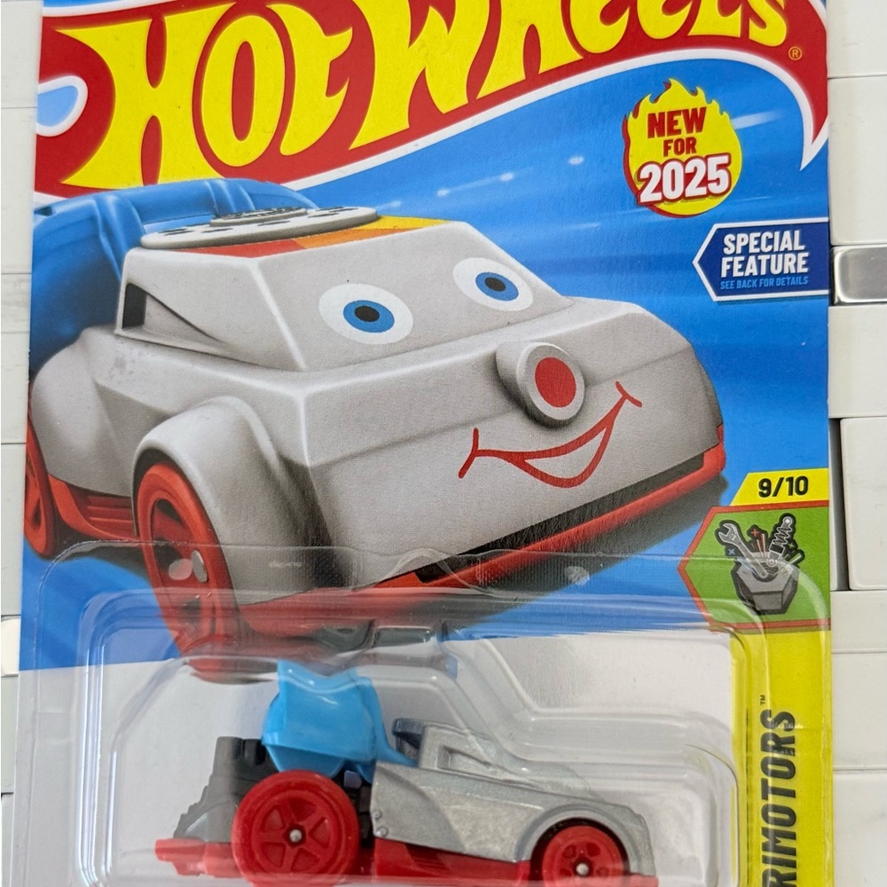 Hot Wheels Smiling Vehicle - Silver and Red